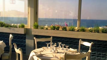 Lunch and dinner served, Italian cuisine