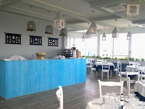 Lunch and dinner served, Italian cuisine