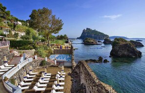 Private beach, sun loungers, beach umbrellas, beach towels - Strand Hotel Terme Delfini (Ischia)