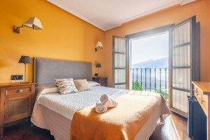Double Room | Minibar, in-room safe, desk, soundproofing