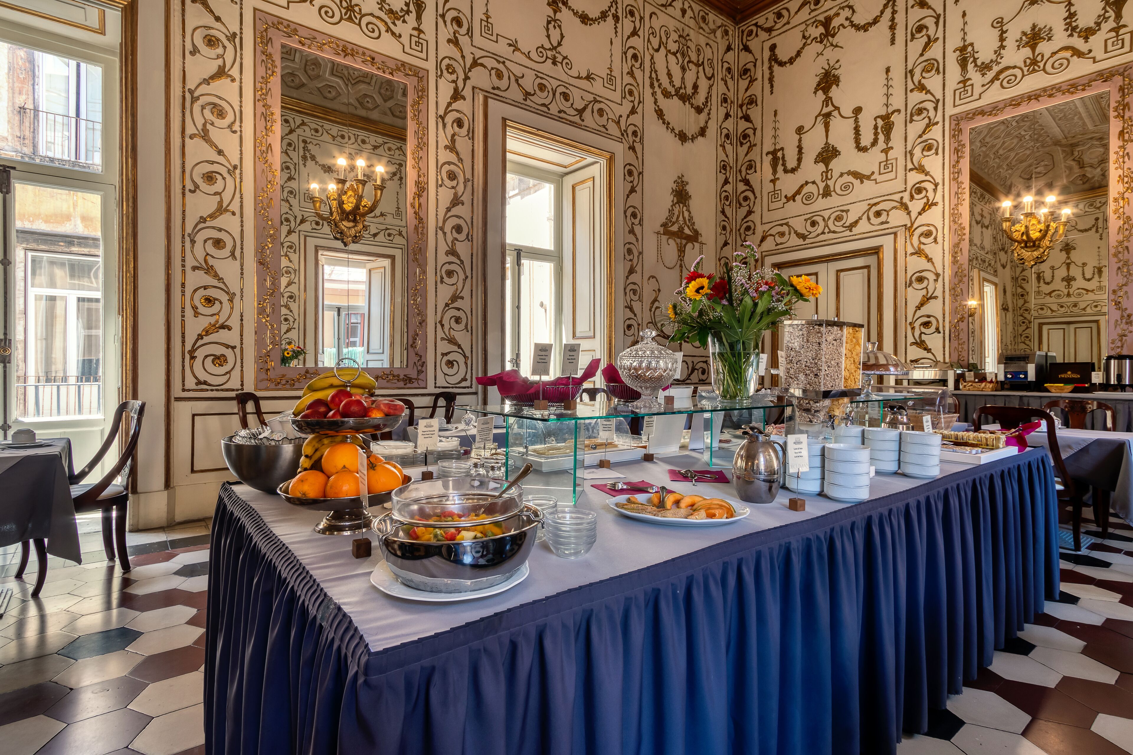 free daily continental breakfast