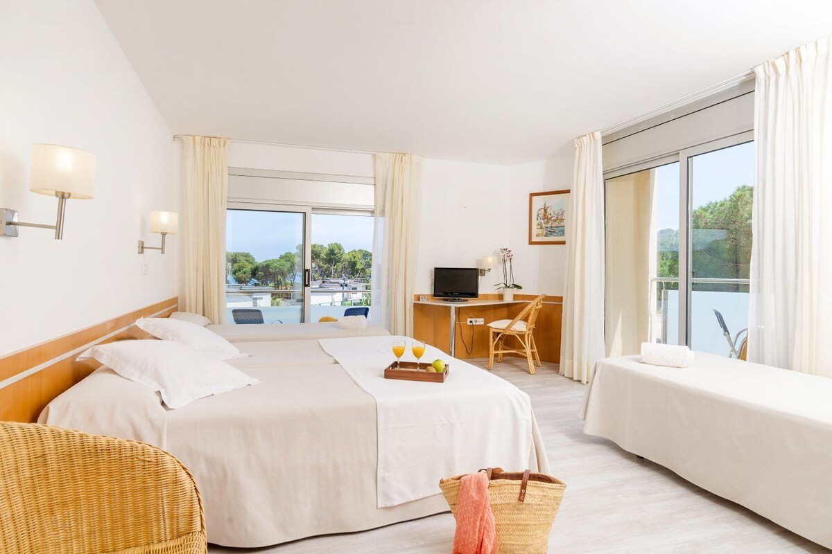 In-room safe, free cots/infant beds, bed sheets