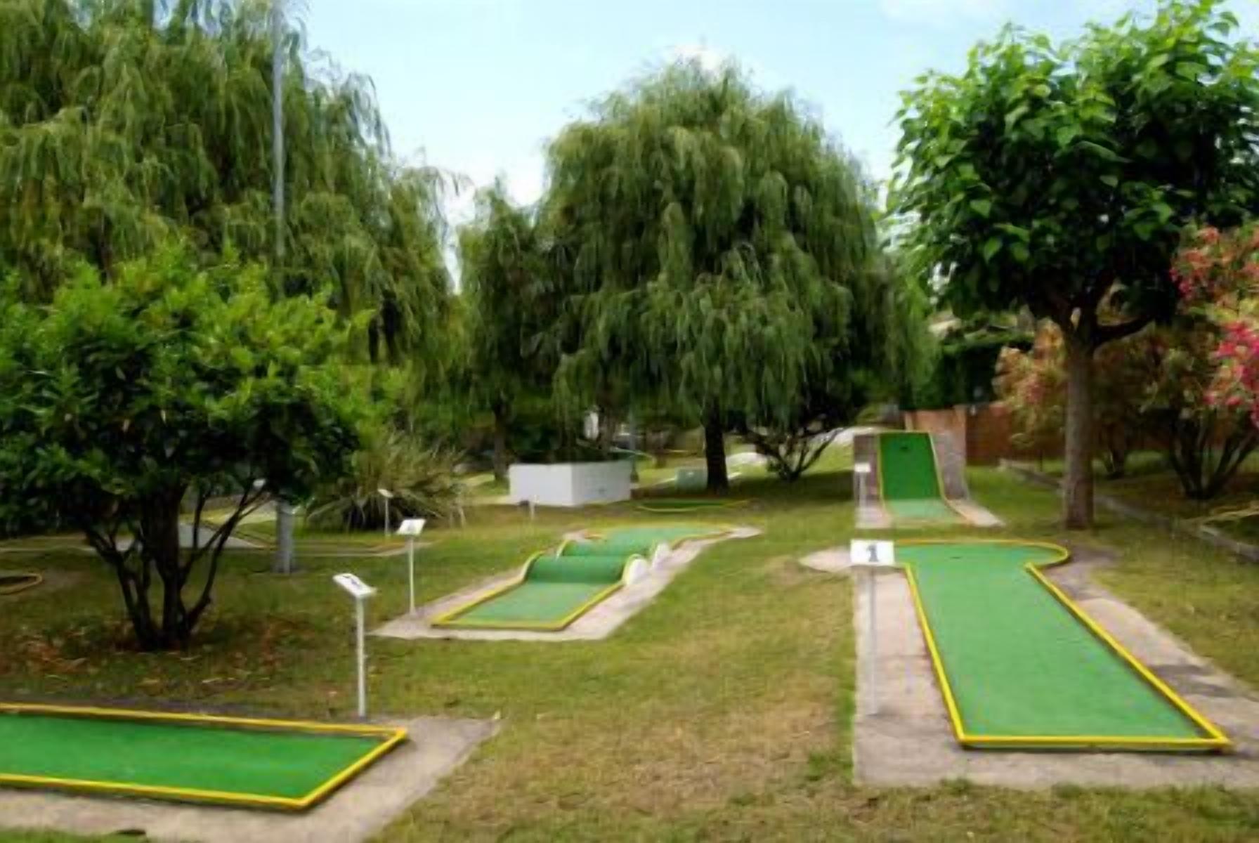 mini-golf