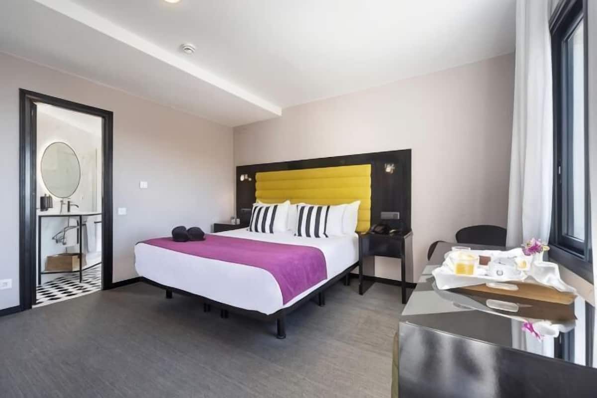Minibar, coffres-forts dans les chambres, Wi-Fi gratuit, draps fournis