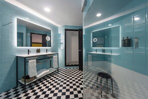 Suite Junior, terrasse | Salle de bain