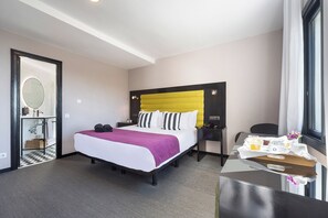 Habitación estándar, balcón | Minibar, caja de seguridad en la habitación, wifi gratis y ropa de cama 