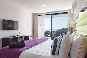Chambre Standard, terrasse, vue mer | Minibar, coffres-forts dans les chambres, Wi-Fi gratuit, draps fournis