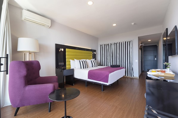 Standardzimmer, Terrasse, Meerblick | 1 Schlafzimmer, hochwertige Bettwaren, Daunenbettdecken
