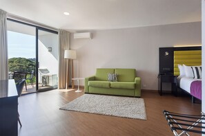 Minibar, in-room safe, free WiFi, bed sheets - Hotel Eetu Begur, Affiliated by Meliá (Begur)