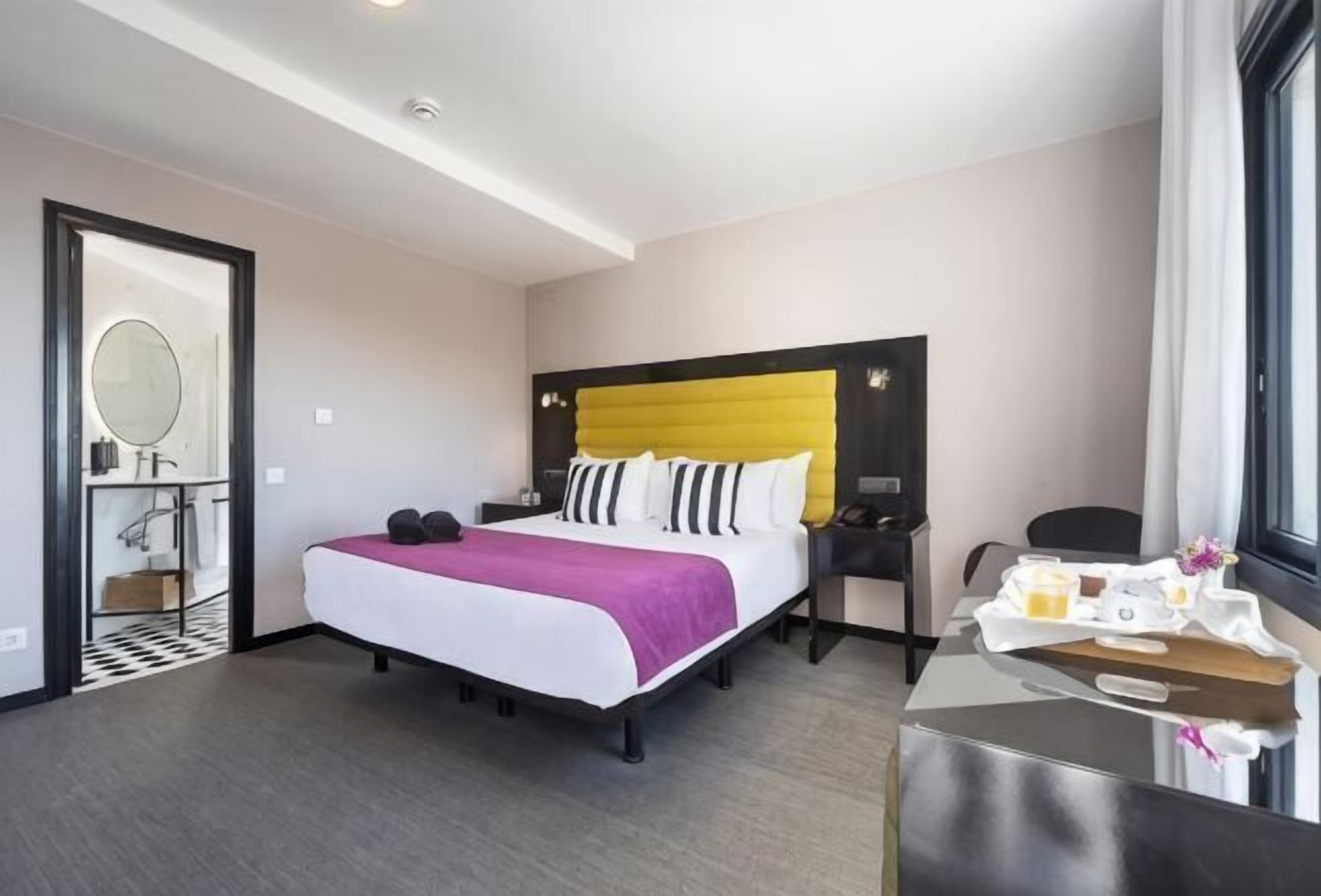 Minibar, caja fuerte, wifi gratis y ropa de cama
