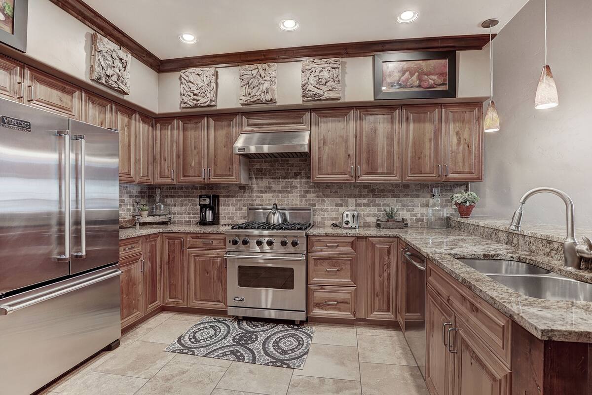 condo, 4 bedrooms | bathroom | combined shower/bathtub, free toiletries, hair dryer, towels