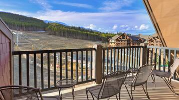 Condo, 4 habitaciones | Balcón