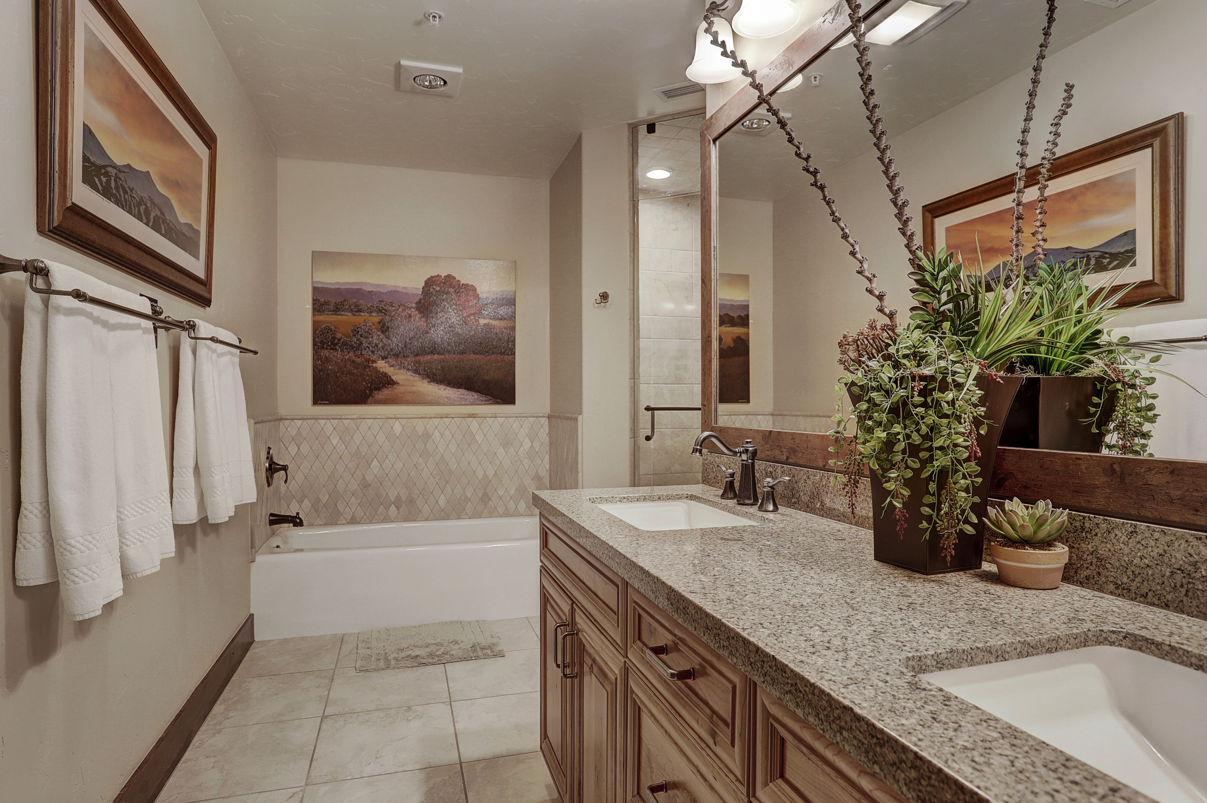 Apartment, 4 Schlafzimmer | Badezimmer | Duschwanne, kostenlose Toilettenartikel, Haartrockner, Handtücher