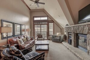 Condo, 4 Bedrooms | Living room