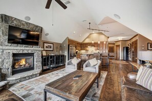 1-inch TV with cable channels, fireplace, DVD player - Crystal Peak Lodge, A Vail Resorts Property (Breckenridge)