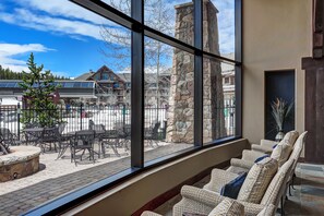 Lobby - Crystal Peak Lodge (Breckenridge)