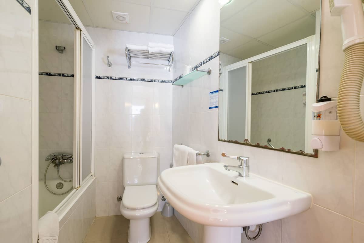 triple room | bathroom | hair dryer, towels