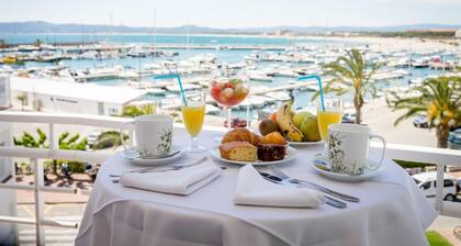 Hotel & Diving les Illes