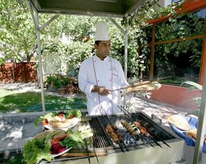2 restaurants, breakfast, dinner served; Turkish cuisine