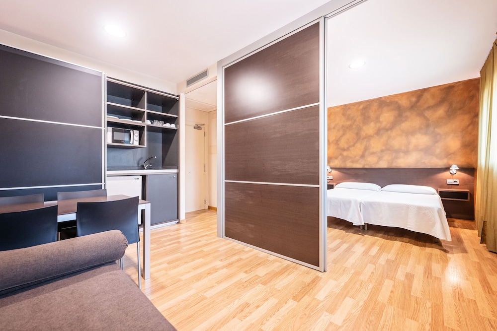 Hotel La Perla Olot by null