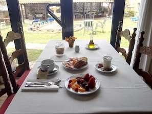 Daily buffet breakfast (EUR 12 per person) - Hotel Sant Joan (Palamós)