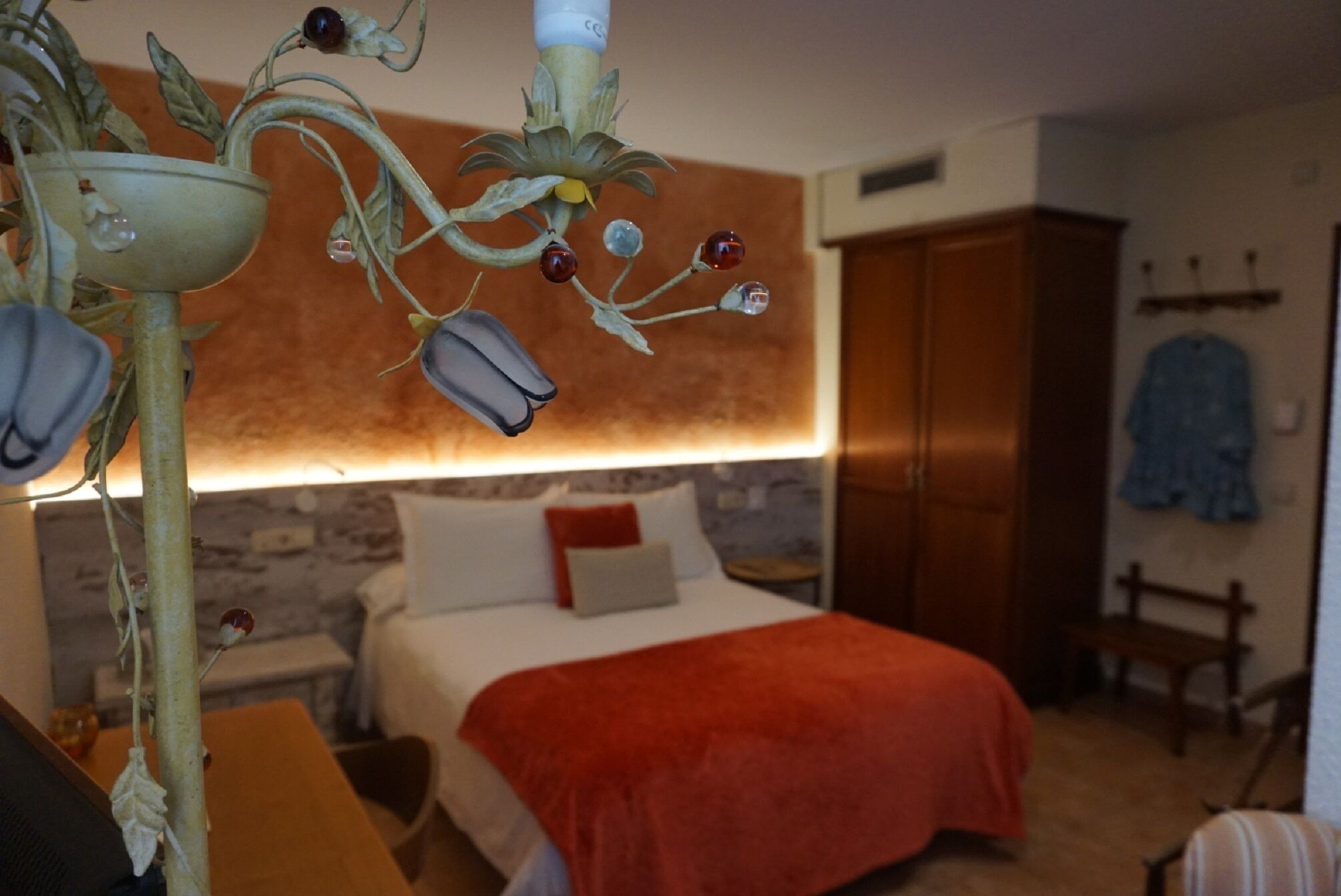 Cubrecamas, minibar, caja de seguridad en la habitación y escritorio 