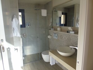 Doppel- oder Zweibettzimmer (Sant Joan) | Badezimmer | Kostenlose Toilettenartikel, Haartrockner, Handtücher, Seife