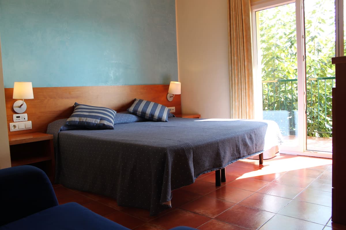 minibar, in-room safe, desk, soundproofing