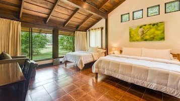 Quadruple Suite | Ropa de cama hipoalergénica y caja de seguridad en la habitación