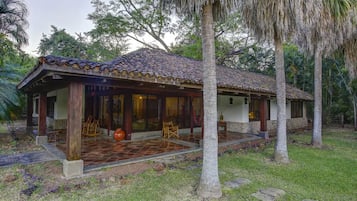 Literie hypoallergénique, coffres-forts dans les chambres