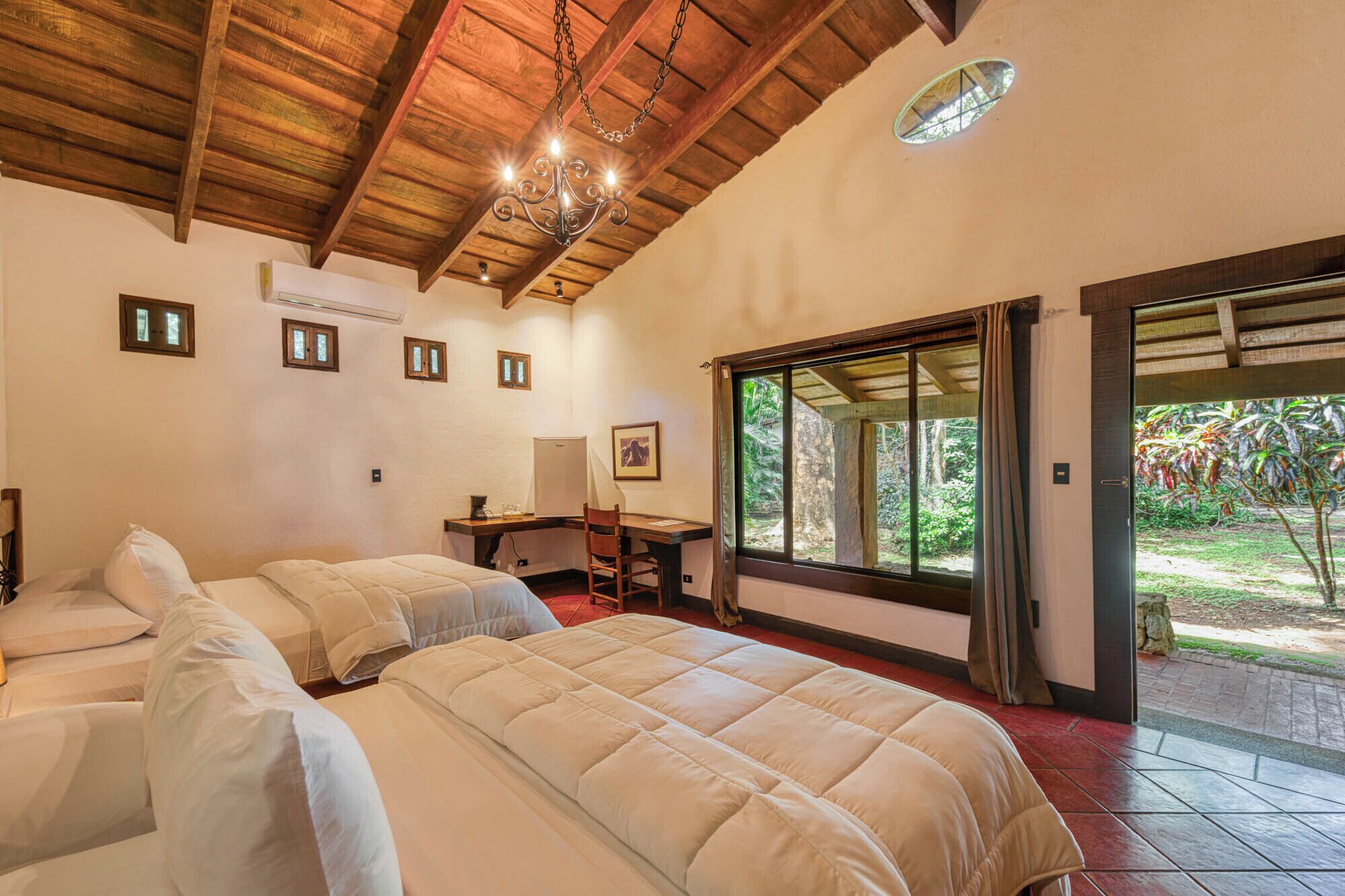 Superior kamer, 2 tweepersoonsbedden | Hypoallergeen beddengoed, een kluis op de kamer