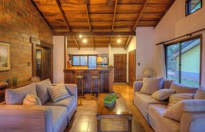 Suite | Private kitchen | Cookware/dishes/utensils - Hacienda La Pacífica Eco-Lodge (Cañas)