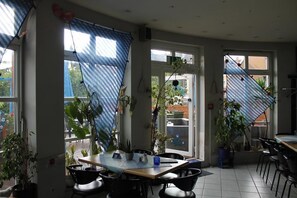 每日供應歐陸早餐 (每人 EUR5)