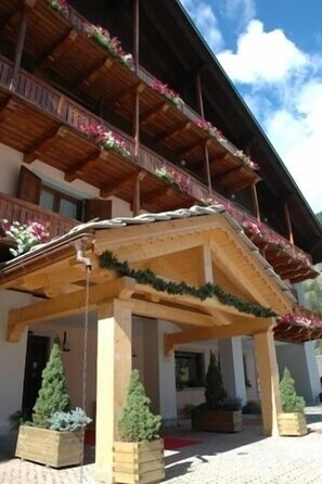 Property entrance - Hotel de Champoluc (Ayas)