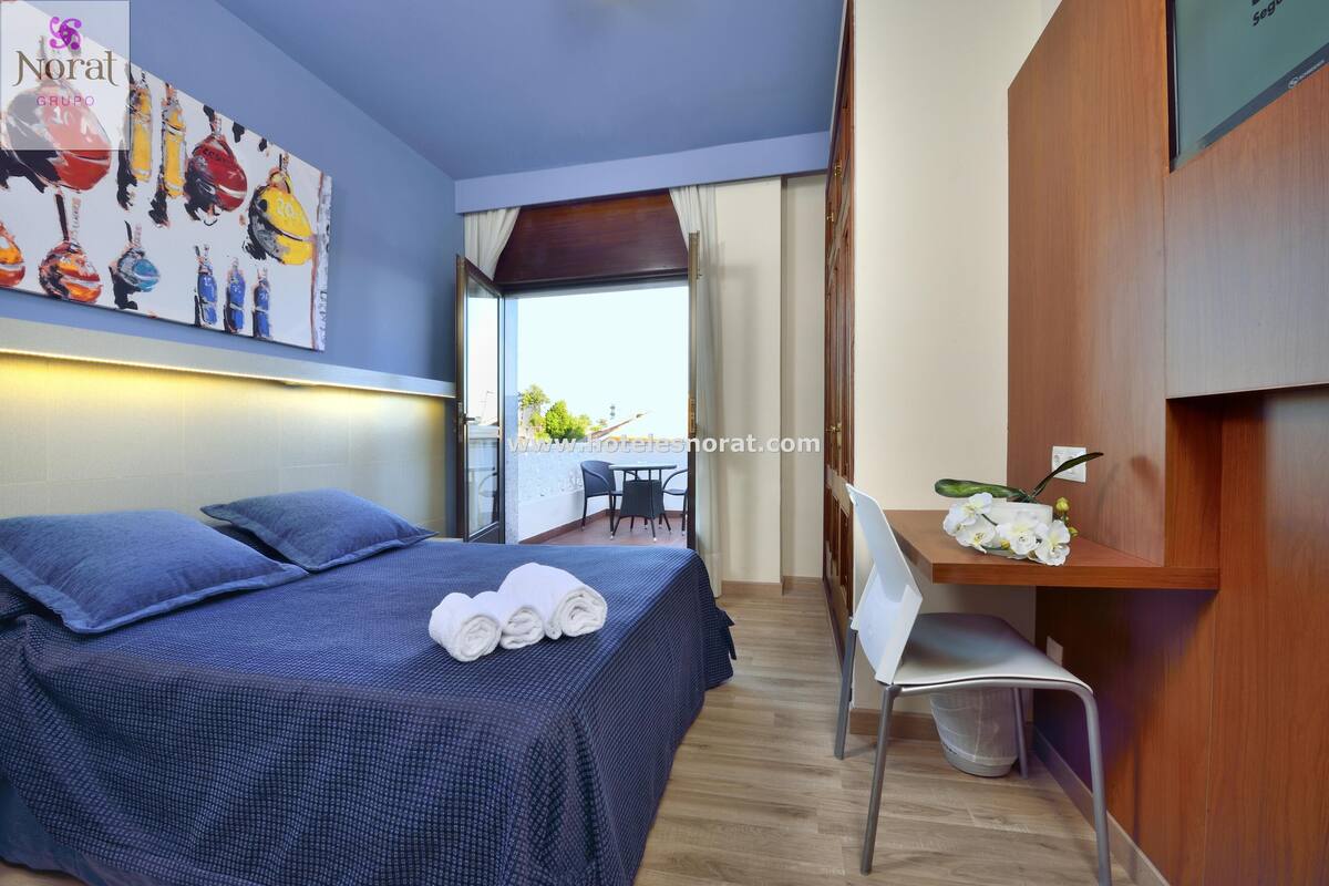 Minibar, escritorio y wifi gratis