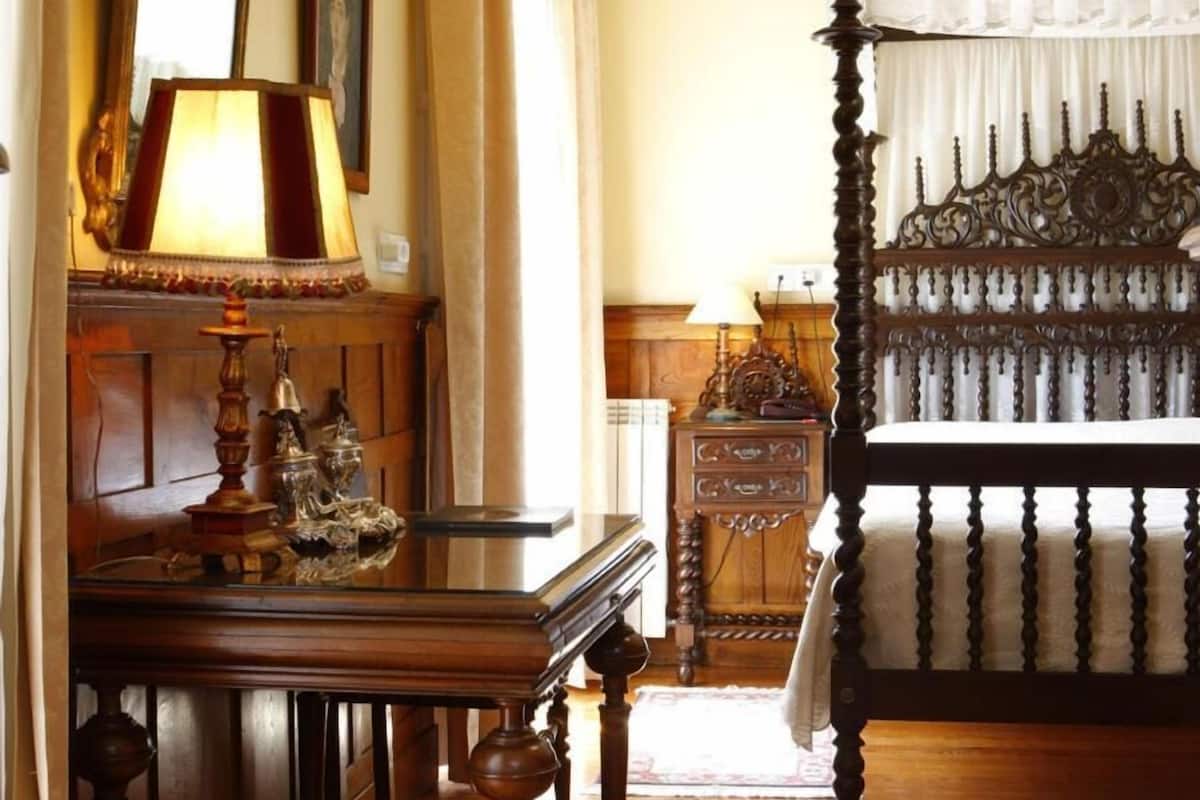 minibar, desk, iron/ironing board, free wifi