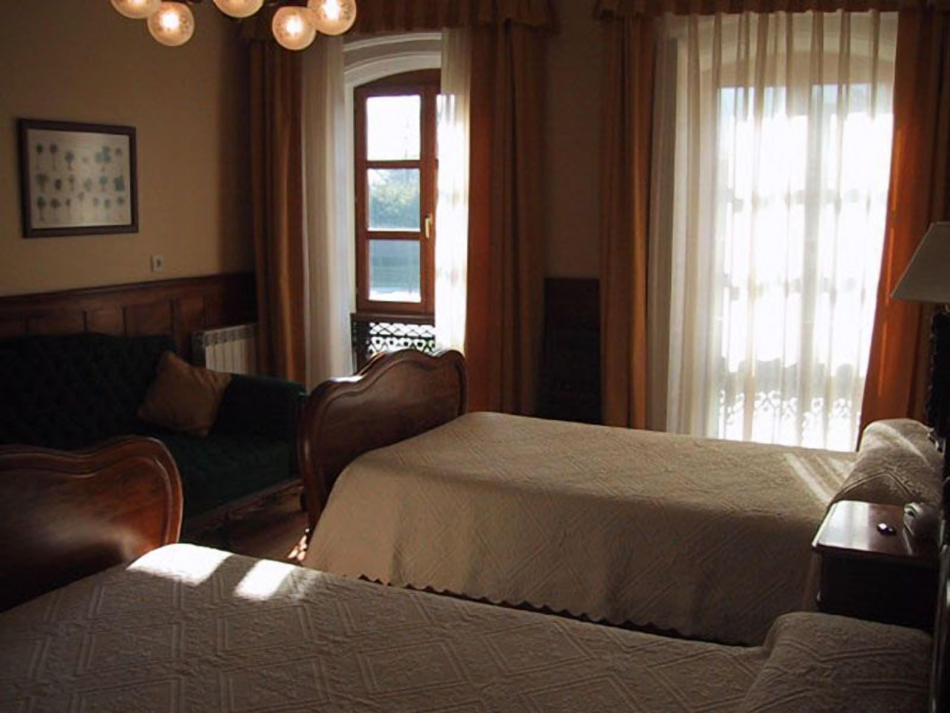 minibar, desk, iron/ironing board, free wifi