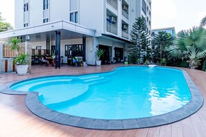 Outdoor pool - Silver Gold Garden Suvarnabhumi Airport (Bangkok)