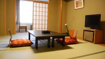 Japanese Tatami Room | In-room safe, blackout curtains, free WiFi