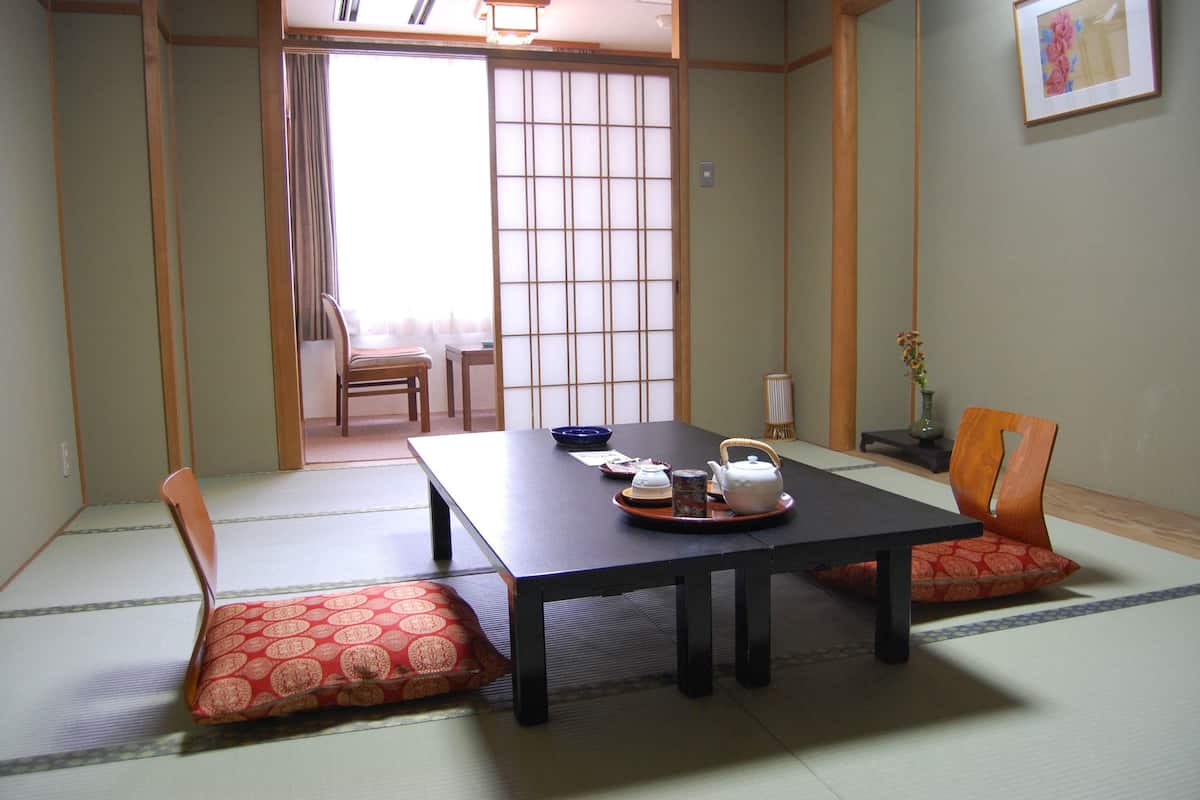 Camera giapponese Tatami | Una cassaforte in camera, tende oscuranti, Wi-Fi gratuito