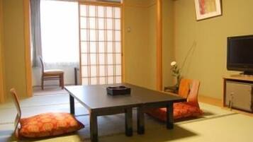 Japanese Tatami Room | In-room safe, blackout drapes, free WiFi