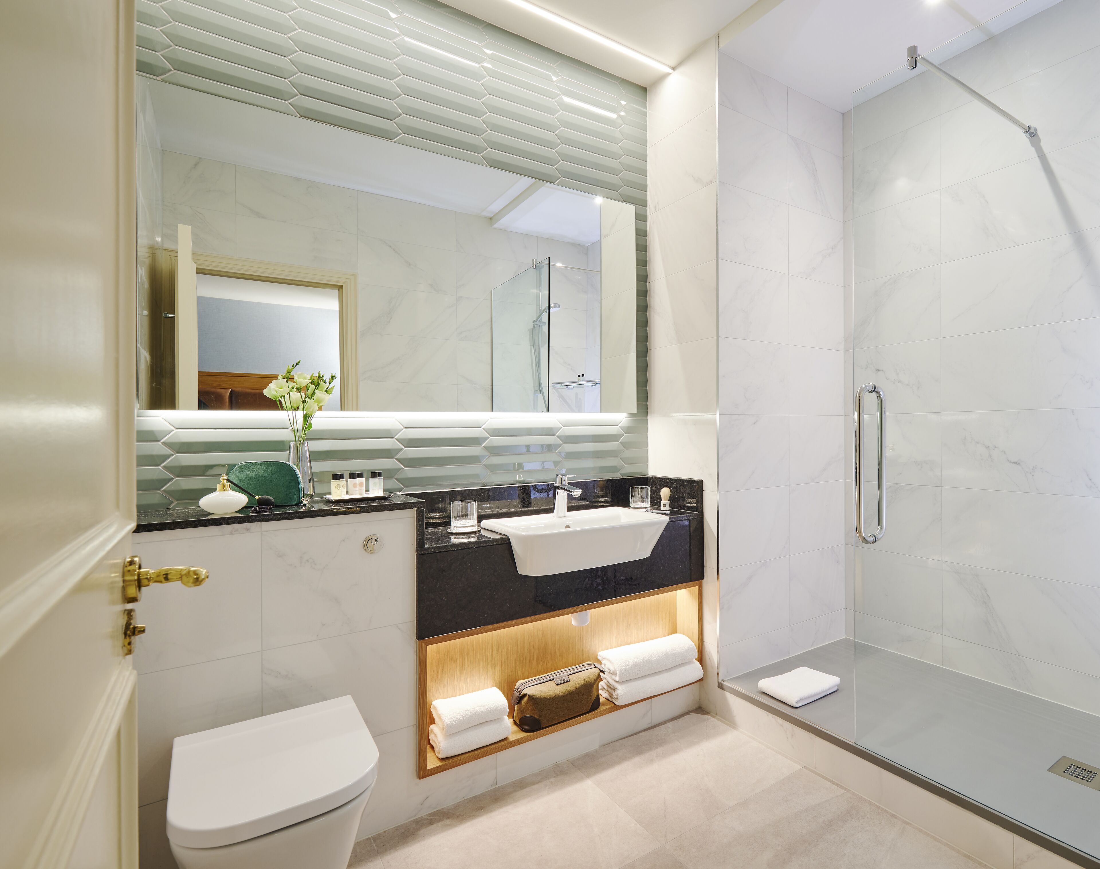 combined shower/bathtub, free toiletries, hair dryer, towels