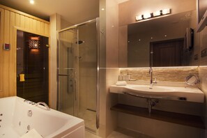 Departamento Deluxe, sauna (private sauna) | Tina de hidromasaje