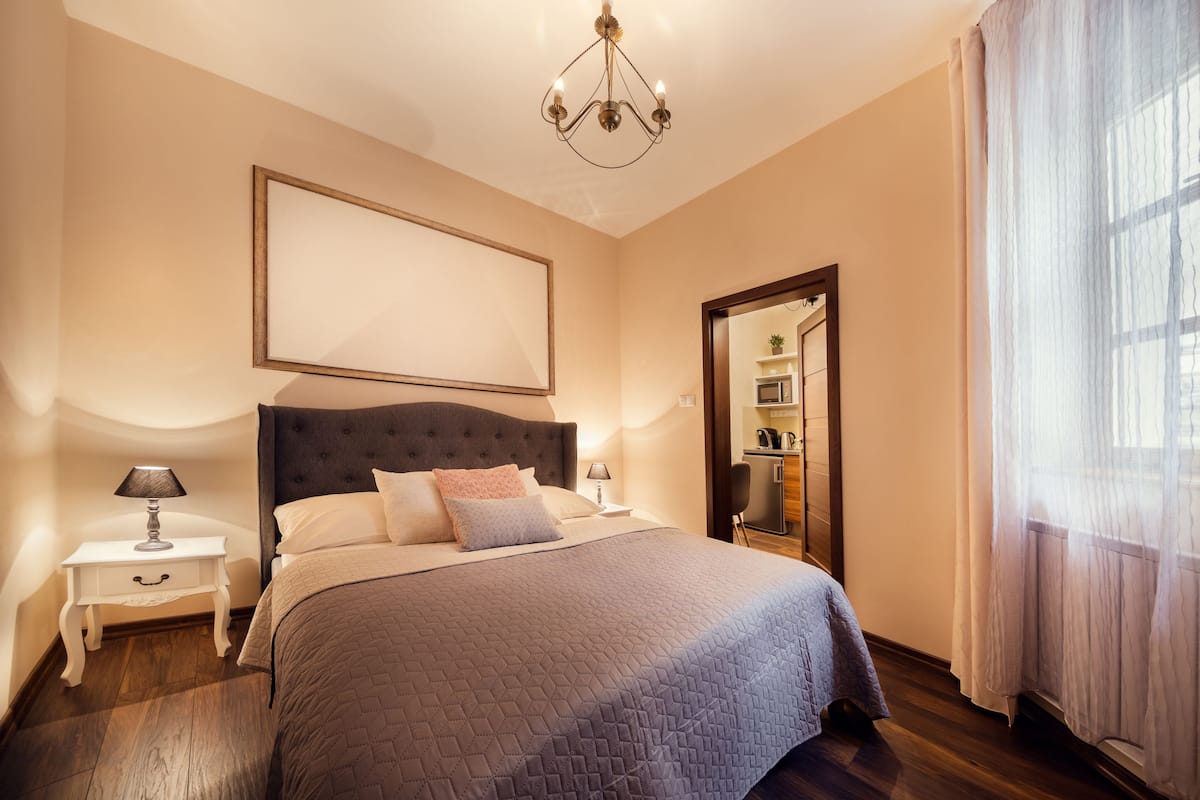 Deluxe Smart Apartment | Tempur Pedic-bedden, een minibar, een kluis op de kamer