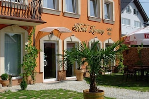 Façana frontal de l'allotjament