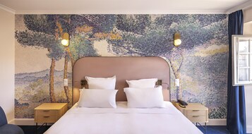 客房内保险箱、办公桌、隔音、熨斗/熨板