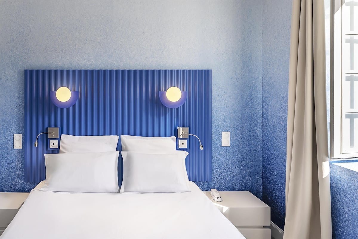 Standardzimmer, 1 Queen-Bett, Nichtraucher | Zimmersafe, Schreibtisch, schallisolierte Zimmer, Bügeleisen/Bügelbrett