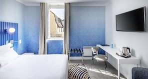 Standardzimmer, 1 Queen-Bett, Nichtraucher | Zimmersafe, Schreibtisch, schallisolierte Zimmer, Bügeleisen/Bügelbrett