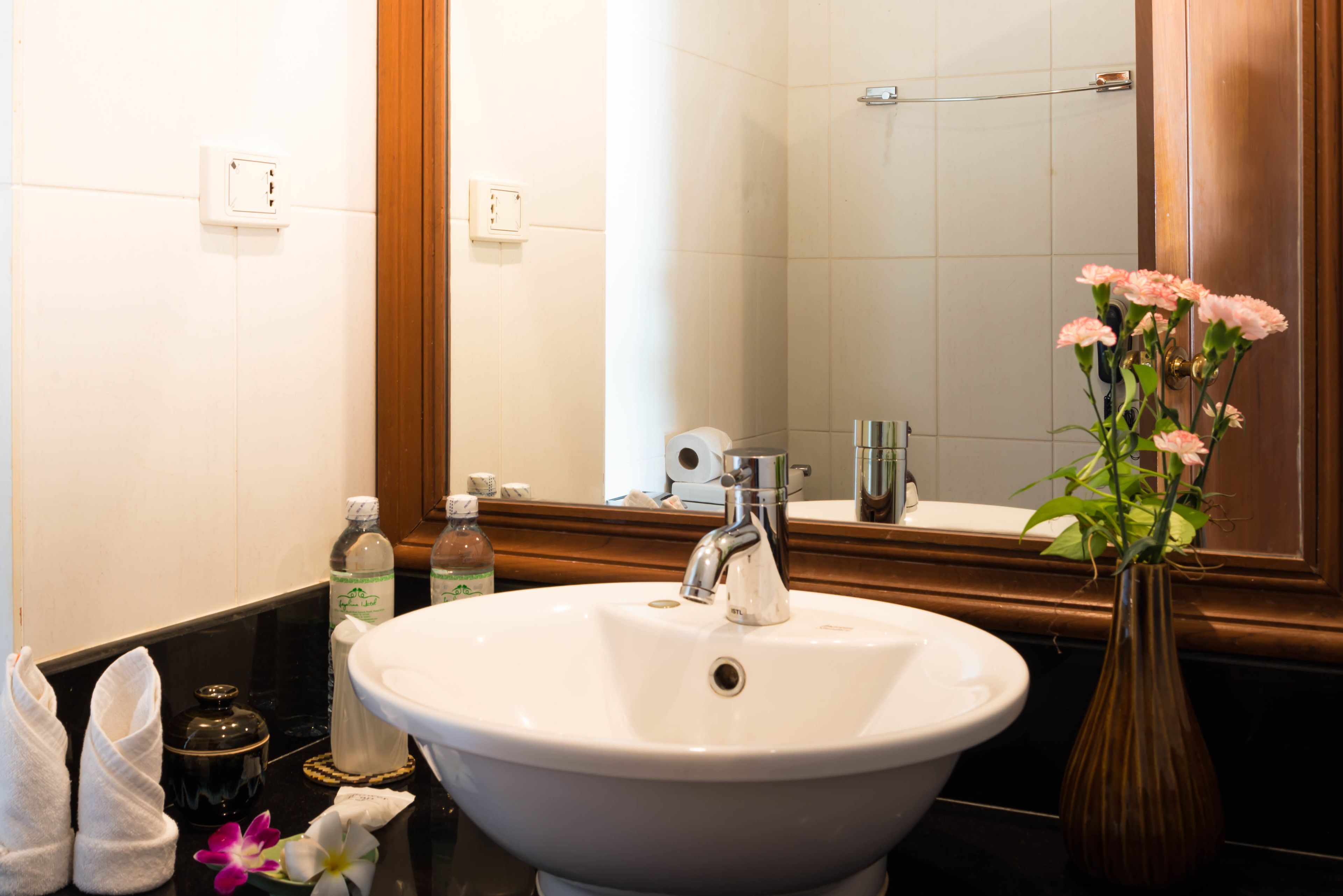 premium ocean room  pool access | bathroom sink