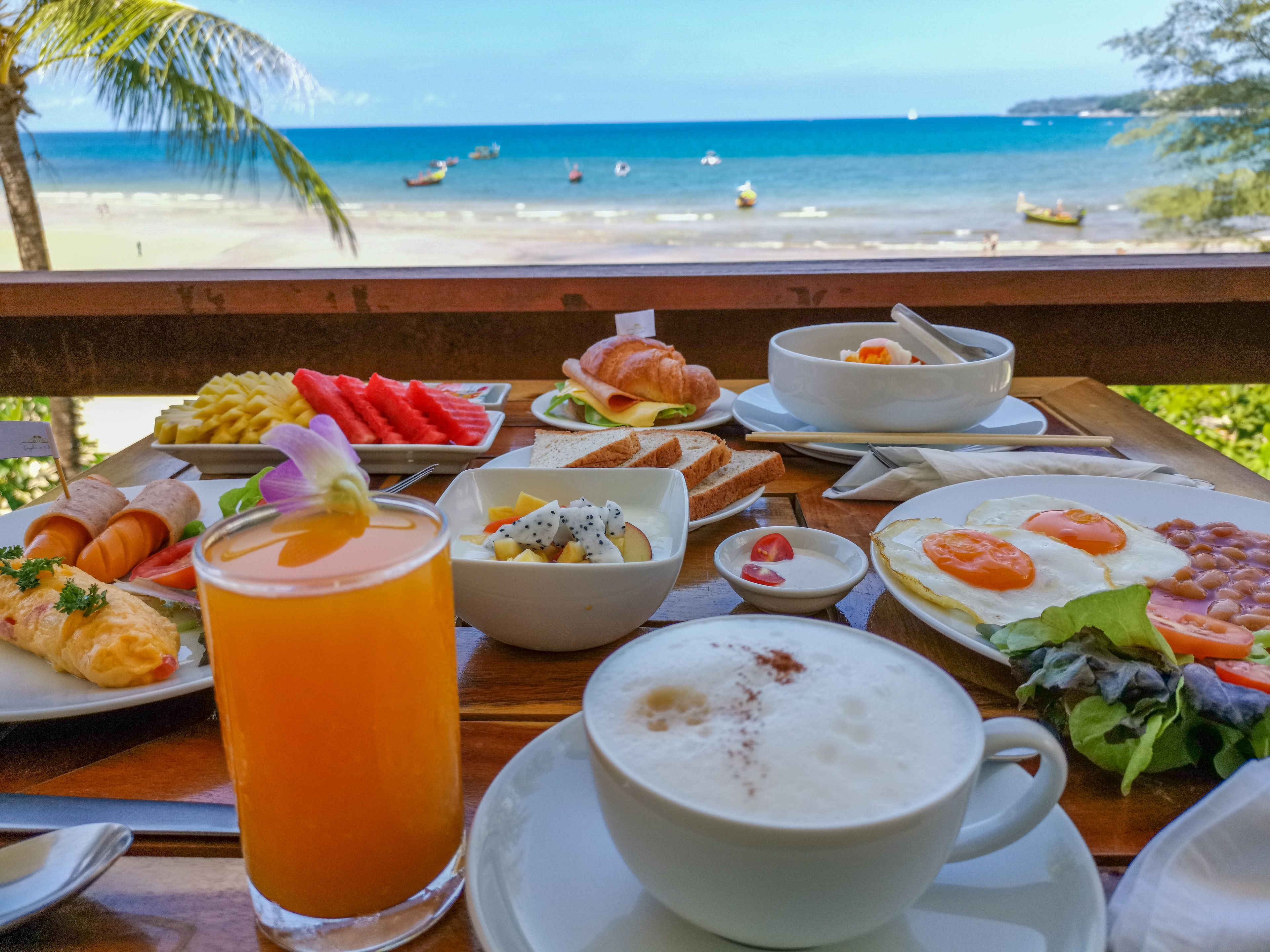 Petit déjeuner continental (350 THB par personne)